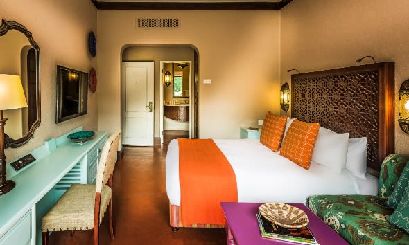 avani_victoria_falls_resort_avani_standard_room_04_590x354