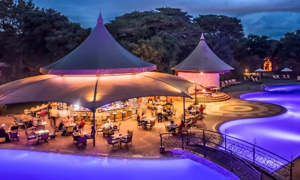avani_victoria_falls_shungu_pool_terrace_590x354