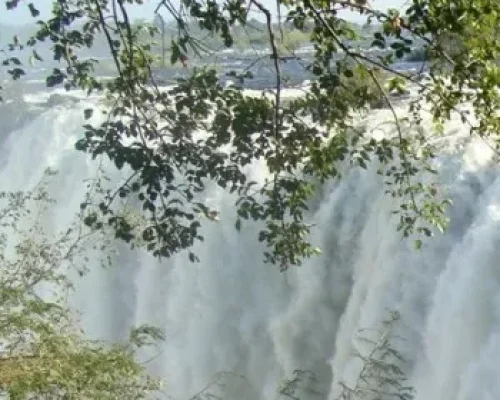 The-mighty-Victoria-Falls-e1563196617109 (1)