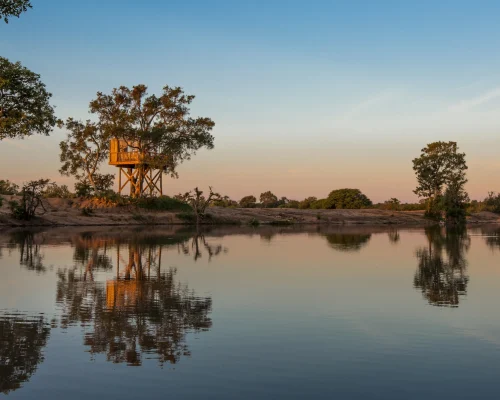 Umlani treehouse outside 1